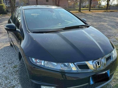 Usato 2009 Honda Civic 1.3 Benzin 99 CV (5.500 €)