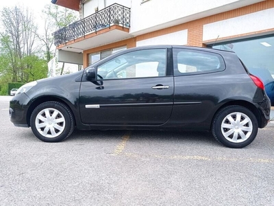 Usato 2009 Renault Clio 1.1 Benzin 75 CV (3.900 €)