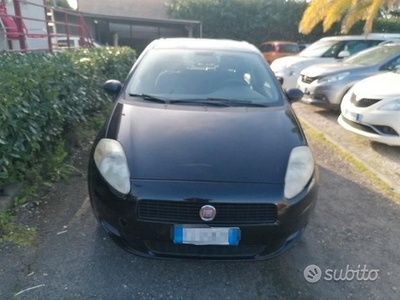 Usato 2011 Fiat Punto 1.2 Benzin (4.000 €)