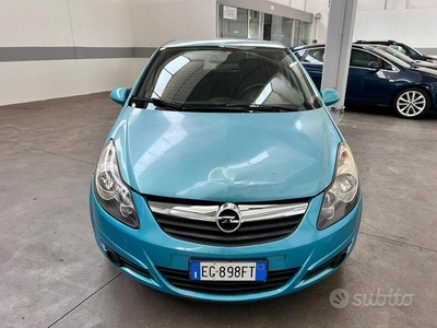 Usato 2011 Opel Corsa 1.2 Benzin 85 CV (3.900 €)