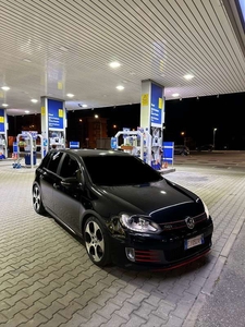 Usato 2011 VW Golf VI 2.0 Benzin 211 CV (11.000 €)