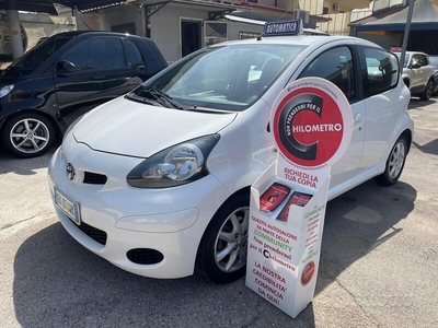 Usato 2012 Toyota Aygo 1.0 Benzin 68 CV (6.200 €)