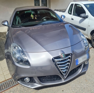Usato 2014 Alfa Romeo Giulietta 1.7 Benzin 235 CV (13.000 €)