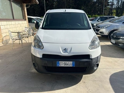 Usato 2014 Peugeot Partner Tepee 1.6 Diesel 90 CV (7.499 €)