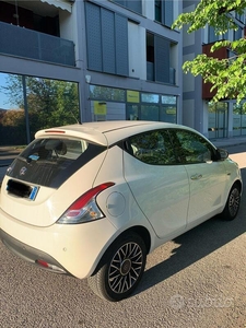 Usato 2015 Lancia Ypsilon 1.2 Benzin 69 CV (7.500 €)