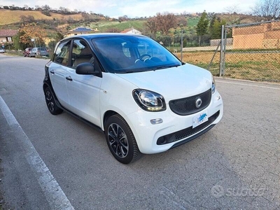 Usato 2015 Smart ForFour 1.0 Benzin 71 CV (9.900 €)