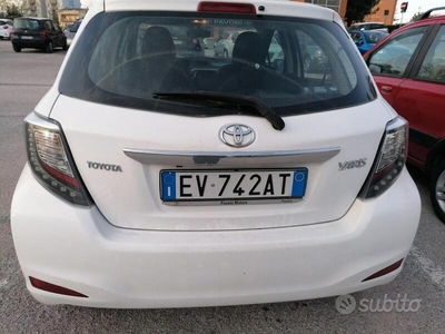 Usato 2015 Toyota Yaris 1.0 Benzin 69 CV (6.800 €)