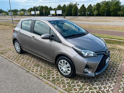 Usato 2015 Toyota Yaris 1.0 Benzin 69 CV (9.000 €)