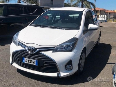 Usato 2015 Toyota Yaris 1.4 Diesel 90 CV (8.990 €)