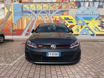 Usato 2015 VW Golf 2.0 Benzin 211 CV (17.500 €)