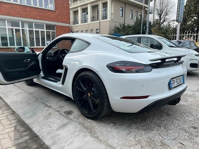 Usato 2018 Porsche 718 2.0 Benzin (63.900 €)