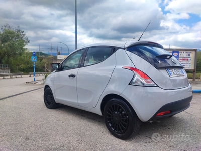 Usato 2019 Lancia Ypsilon 1.2 Benzin 69 CV (11.990 €)