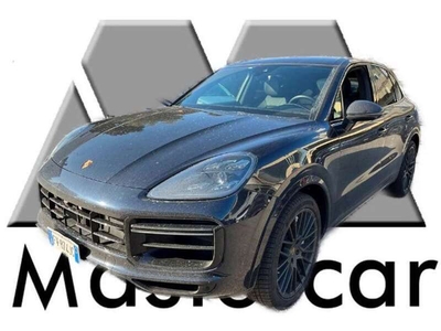 Usato 2019 Porsche Cayenne Turbo 4.0 Benzin 549 CV (59.900 €)