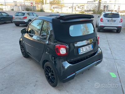 Usato 2019 Smart ForTwo Cabrio 1.0 Benzin 71 CV (17.900 €)