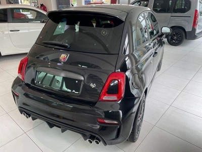 Usato 2024 Abarth 695 1.4 Benzin 180 CV (29.100 €)