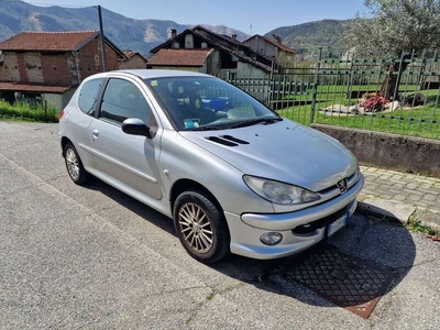 Venduto Peugeot 206 2063p 1.4 Enfant . - auto usate in vendita