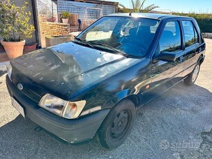 Usato 1995 Ford Fiesta Benzin (500 €)