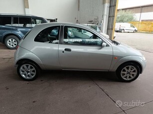 Usato 2001 Ford Ka 1.3 Benzin 60 CV (2.400 €)