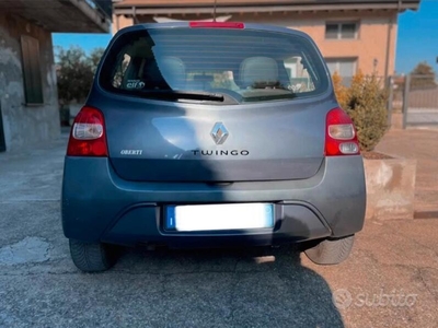Usato 2008 Renault Twingo 1.5 Benzin 64 CV (2.200 €)