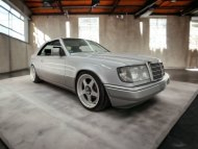 Fantastica Mercedes 230 CE