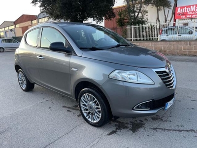 Lancia Ypsilon 0.9 TwinAir 85 CV 5 porte Metano Ecochic Silver usato