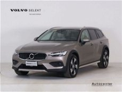 Volvo V60 Cross Country B4 (d) AWD Geartronic Business Pro Line del 2021 usata a Bassano del Grappa