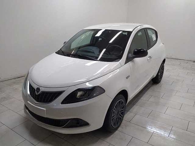 Lancia Ypsilon 1.0 firefly hybrid silver plus s&s 70cv da Azzurra .