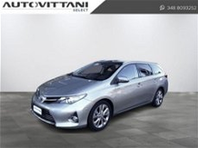 Toyota Auris Station Wagon 1.8 Hybrid Lounge del 2015 usata a Como