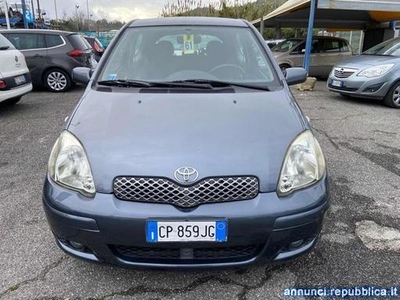 Toyota Yaris 1.4 tdi D-4D cat 3 porte Pozzuoli