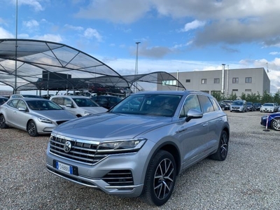 2019 VOLKSWAGEN Touareg