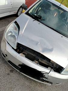 Ford fiesta 2003 incidentata