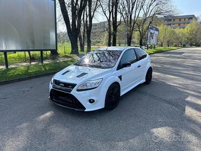 Ford Focus 2.5T (305CV) 3p. RS white Edition