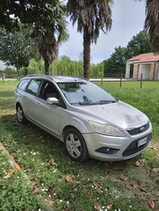 Ford focus station 2000 gpl di serie