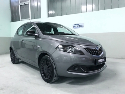 Lancia Ypsilon 1.0 FireFly 5 porte S&S Hybrid Ecochic Silver usato