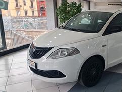 Lancia Ypsilon 1.2 69 CV 5 porte S&S VERSIONE ORO