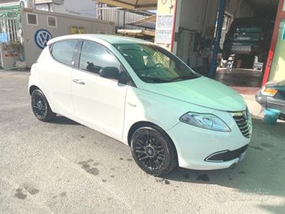 LANCIA YPSILON 1.2 GPL OK PER UN NEOPATENTATO