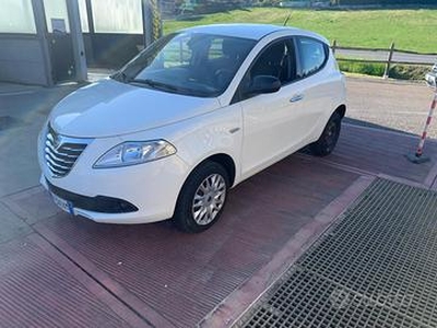 Lancia ypsilon a metano