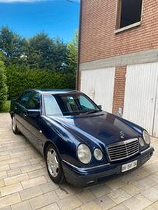 Mercedes Benz E200 Avantgarde 16V