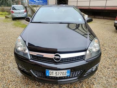 Opel Astra GTC 1.7 CDTI 110CV 3 porte Cosmo