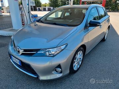 Toyota Auris 1.4 D-4D Lounge