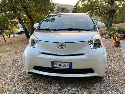 TOYOTA iQ - 2011