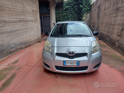 Toyota yaris 1.000 benzina 2010