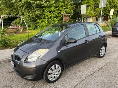 TOYOTA Yaris - 2010