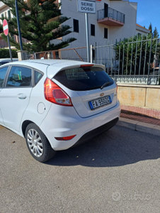 Vendesi Ford fiesta