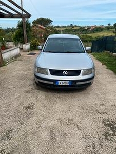 Vendo VW PASSAT 1.9 TDI