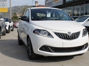 Lancia Ypsilon 1.0 FireFly 5 porte S&S Hybrid Platino nuovo