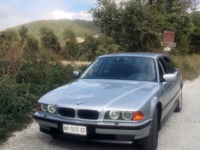 BMW e38 Serie 7- 735i 1997 V8 3500cc 235cv