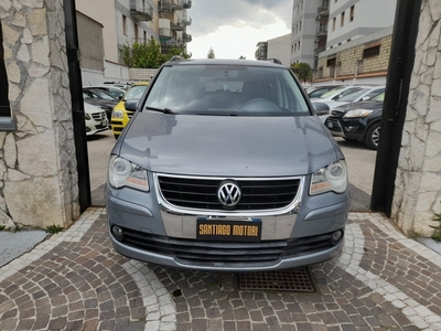 VOLKSWAGEN Touran