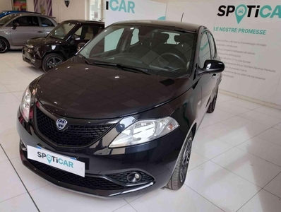 Lancia Ypsilon 1.0 FireFly