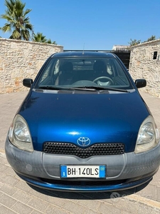 Usato 2000 Toyota Yaris Benzin (2.800 €)